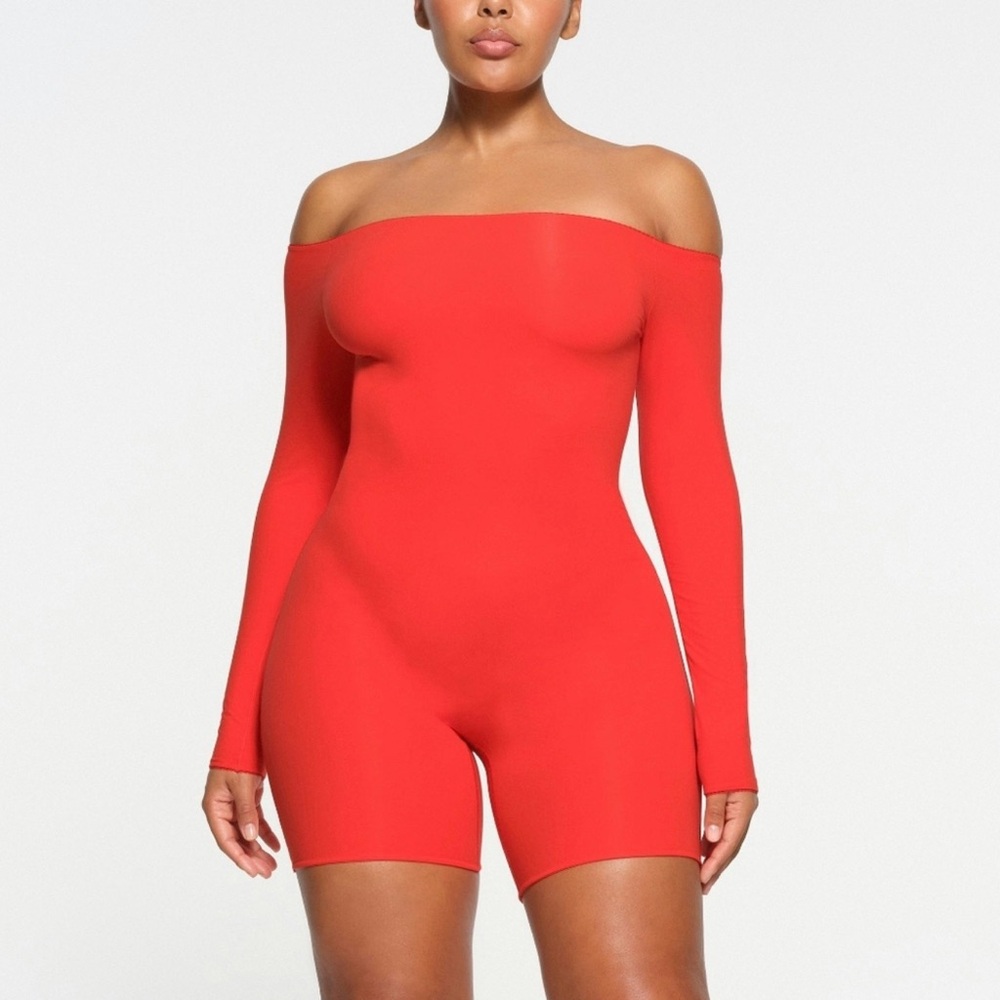 SKIMS FITS EVERYBODY PICOT OFF THE SHOULDER ONESIE IN RUBY size medium LIKE NEW